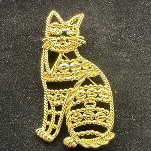 280- Vintage AJC gold-tone brooch features an intricate filigree cat design